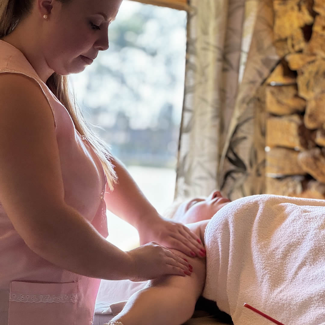 hospede relaxando em sp em hotel fazenda